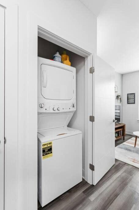 Mid-Century Modern Studio Cozysuites Downtown 印第安納波利斯 外观 照片