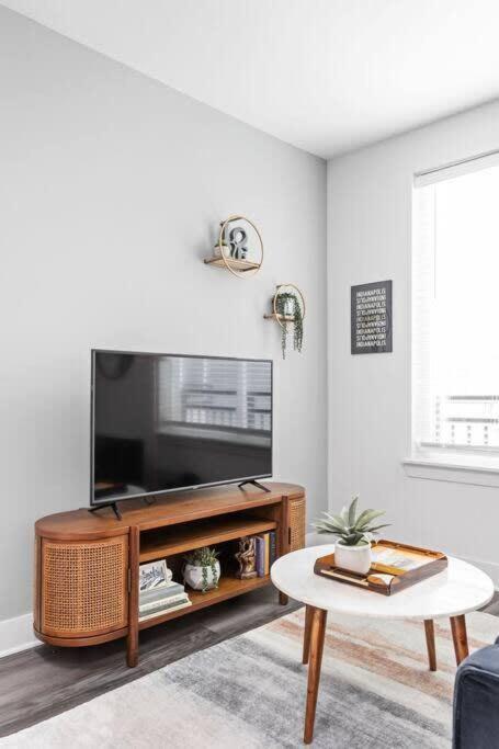 Mid-Century Modern Studio Cozysuites Downtown 印第安納波利斯 外观 照片